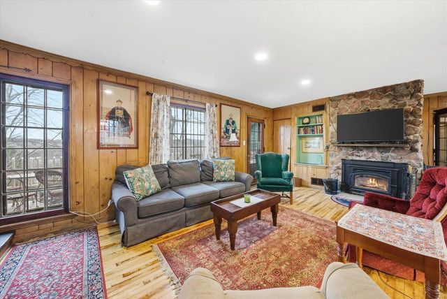 1576 Highland AVENUE, Hubertus, WI 53033