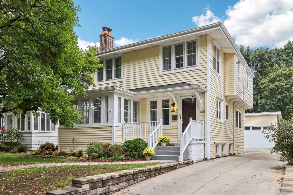 6931 W Wells STREET, Wauwatosa, WI 53213