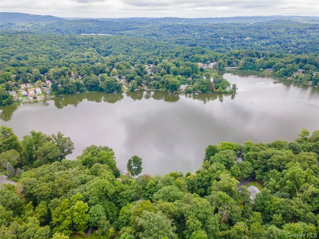 297 Lake Drive, Lake Peekskill, NY 10537