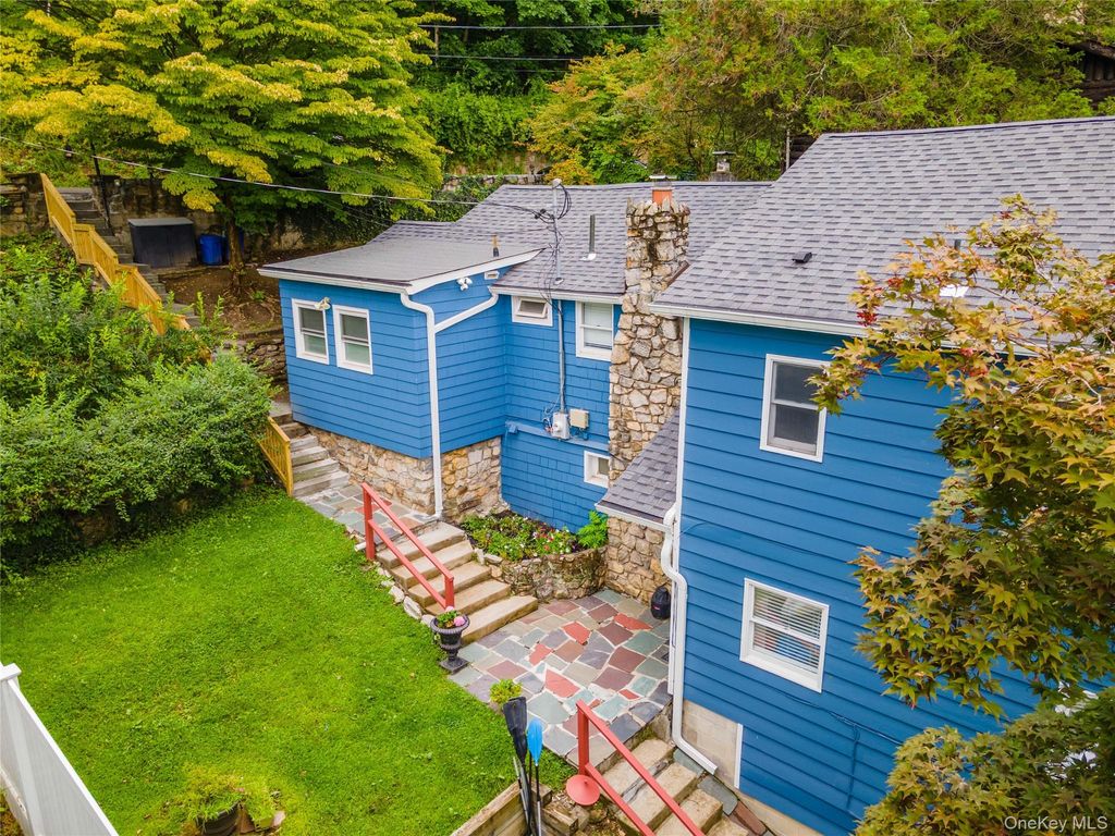 297 Lake Drive, Lake Peekskill, NY 10537 — exterior
