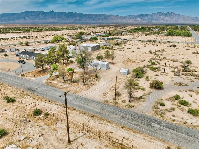 6920 Oakridge Avenue, Pahrump, NV 89048