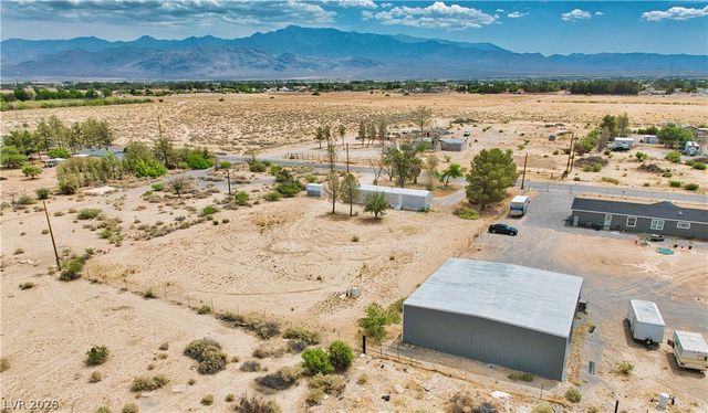 6920 Oakridge Avenue, Pahrump, NV 89048