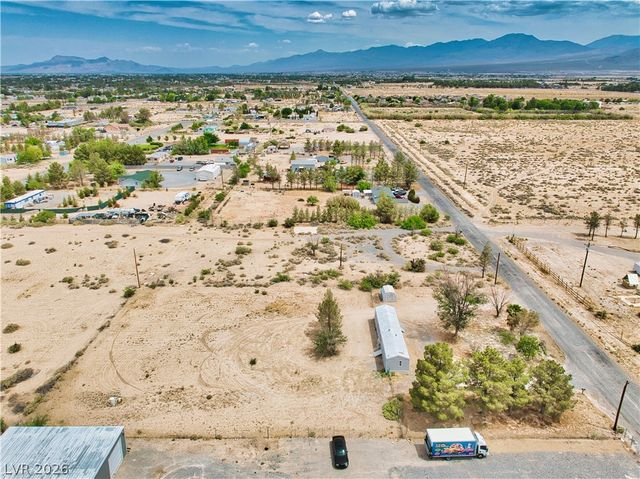 6920 Oakridge Avenue, Pahrump, NV 89048