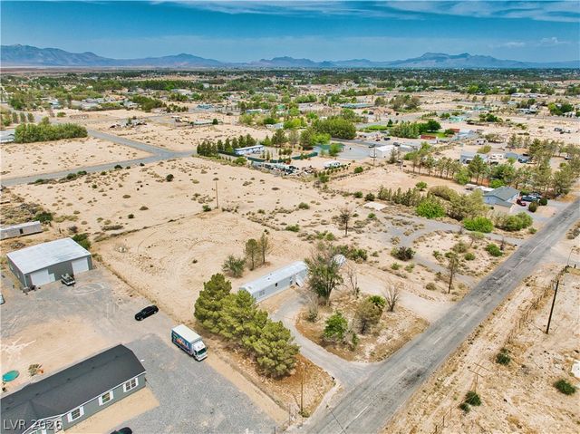 6920 Oakridge Avenue, Pahrump, NV 89048