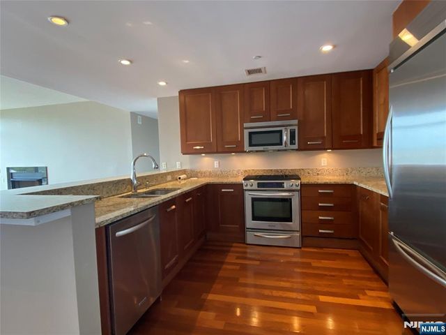 8100 River Road 917, North Bergen, NJ 07047