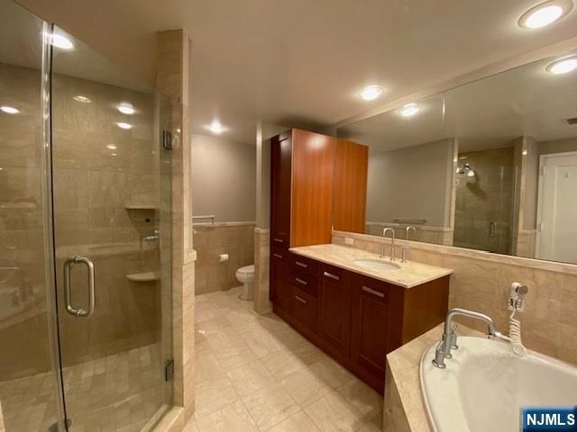 8100 River Road 917, North Bergen, NJ 07047