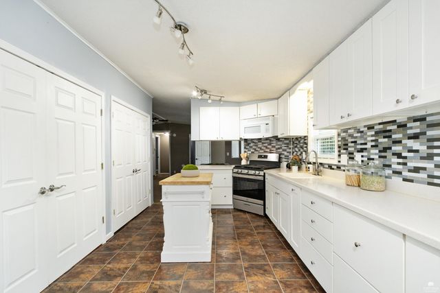 2814 Nelsons Landing, Manhattan, KS 66502