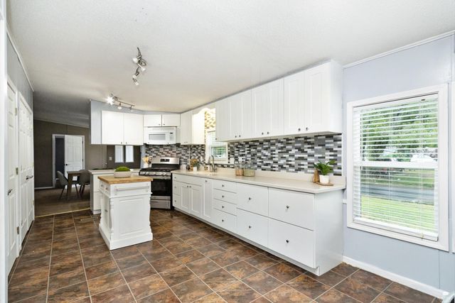 2814 Nelsons Landing, Manhattan, KS 66502