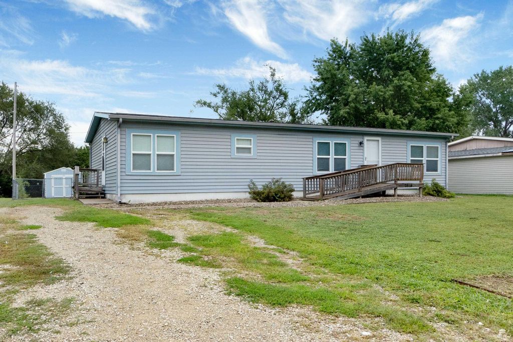 2814 Nelsons Landing, Manhattan, KS 66502