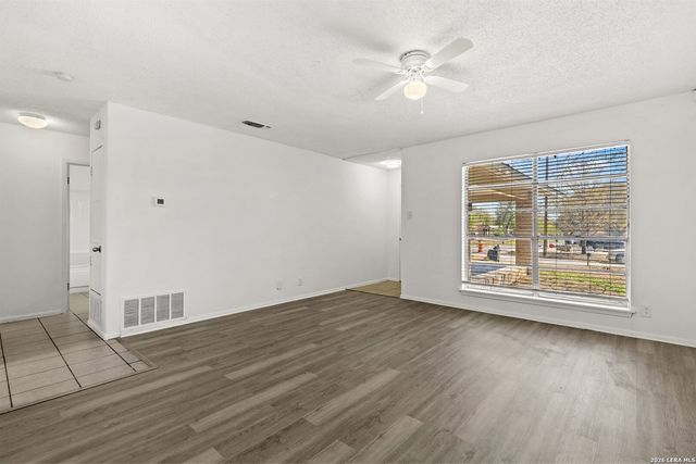 9815 Conbes, San Antonio, TX 78216