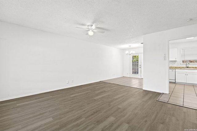 9815 Conbes, San Antonio, TX 78216