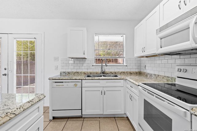 9815 Conbes, San Antonio, TX 78216