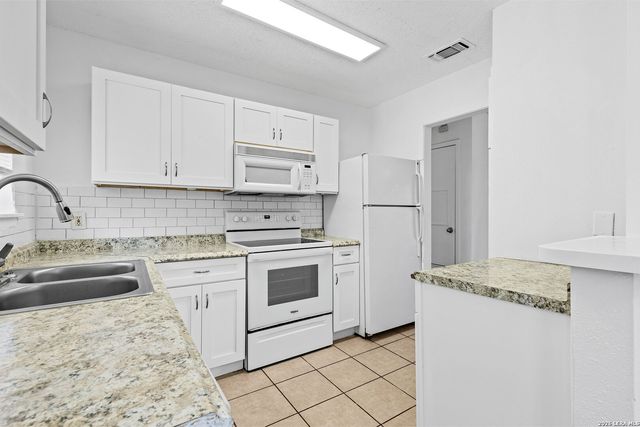 9815 Conbes, San Antonio, TX 78216