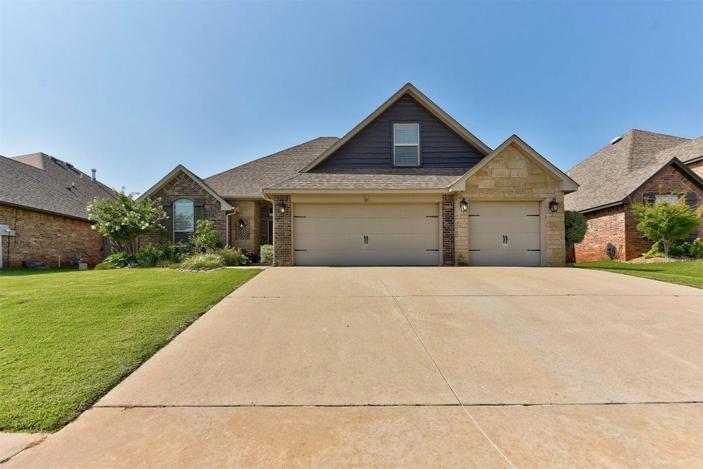 9920 NW 142nd Street, Yukon, OK 73099