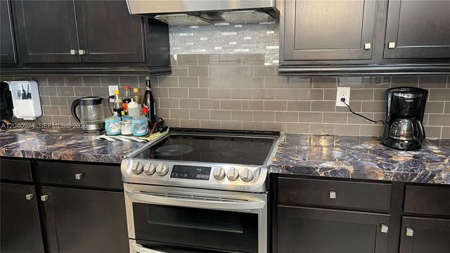 11618 SW 13th Ct, Pembroke Pines, FL 33025