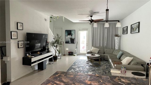 11618 SW 13th Ct, Pembroke Pines, FL 33025