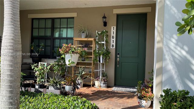 11618 SW 13th Ct, Pembroke Pines, FL 33025