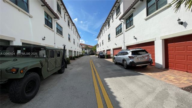 11618 SW 13th Ct, Pembroke Pines, FL 33025