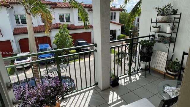 11618 SW 13th Ct, Pembroke Pines, FL 33025