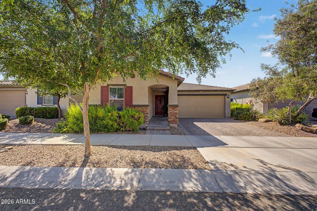 Image 2 of property listing at 2732 N 154TH Drive, Goodyear, AZ 85395