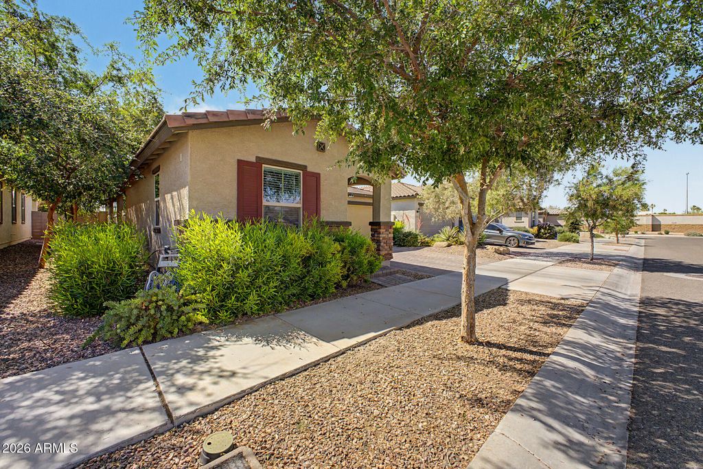 Image 3 of property listing at 2732 N 154TH Drive, Goodyear, AZ 85395