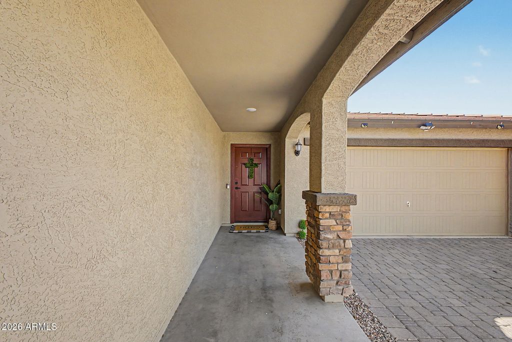 Image 4 of property listing at 2732 N 154TH Drive, Goodyear, AZ 85395