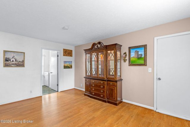 2815 Goose Creek Rd, Louisville, KY 40242