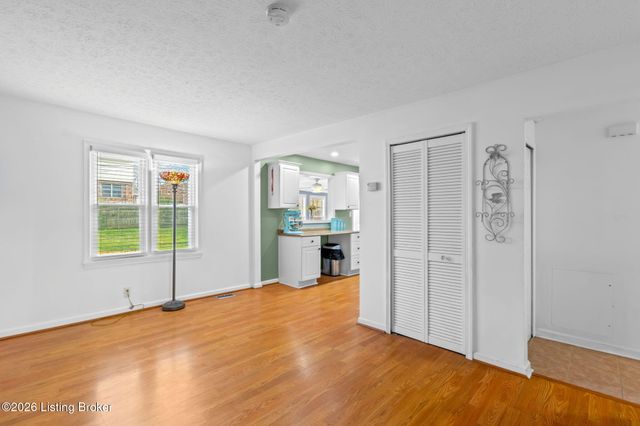 2815 Goose Creek Rd, Louisville, KY 40242