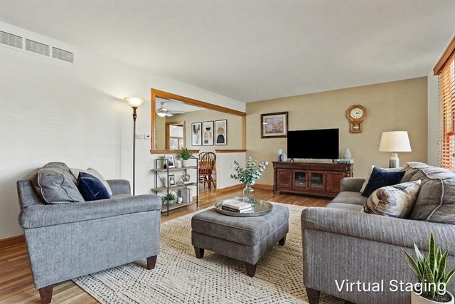 10S287 Alma Lane, Naperville, IL 60564