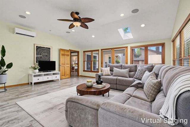 10S287 Alma Lane, Naperville, IL 60564