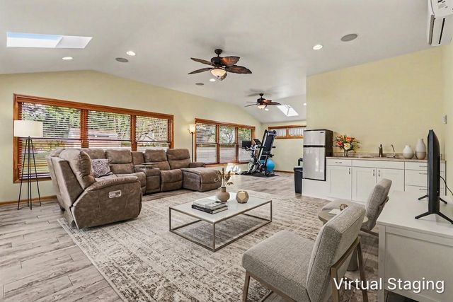 10S287 Alma Lane, Naperville, IL 60564