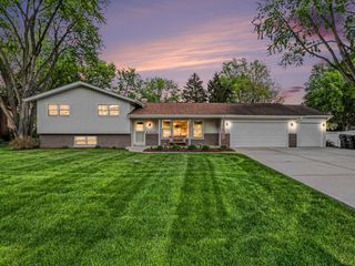 10S287 Alma Lane, Naperville, IL 60564