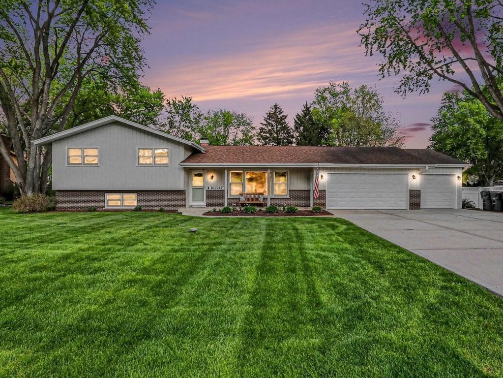 10S287 Alma Lane, Naperville, IL 60564