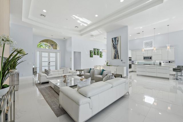 8988 Lakes Boulevard, West Palm Beach, FL 33412