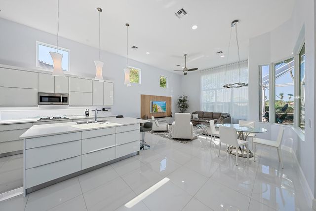 8988 Lakes Boulevard, West Palm Beach, FL 33412