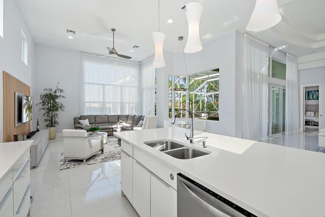 8988 Lakes Boulevard, West Palm Beach, FL 33412