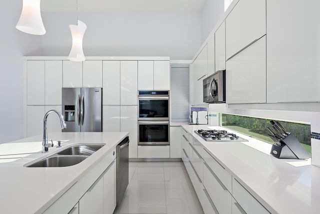 8988 Lakes Boulevard, West Palm Beach, FL 33412