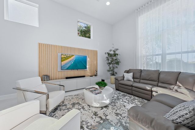 8988 Lakes Boulevard, West Palm Beach, FL 33412