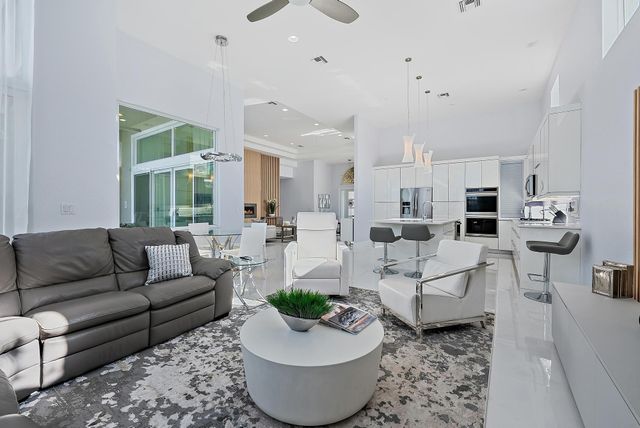 8988 Lakes Boulevard, West Palm Beach, FL 33412