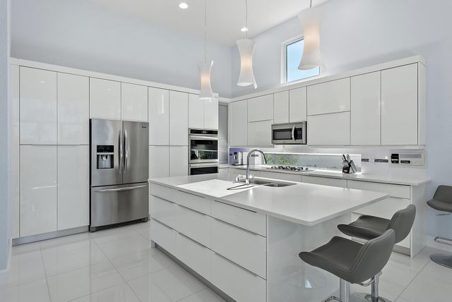 8988 Lakes Boulevard, West Palm Beach, FL 33412