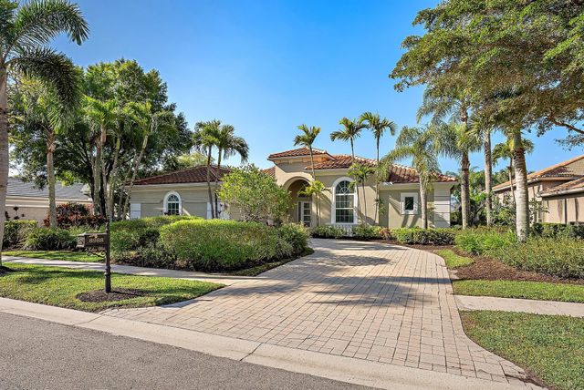 8988 Lakes Boulevard, West Palm Beach, FL 33412
