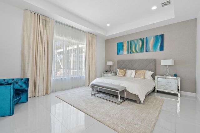 8988 Lakes Boulevard, West Palm Beach, FL 33412