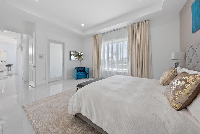 8988 Lakes Boulevard, West Palm Beach, FL 33412