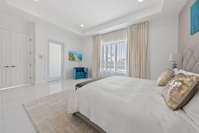 8988 Lakes Boulevard, West Palm Beach, FL 33412