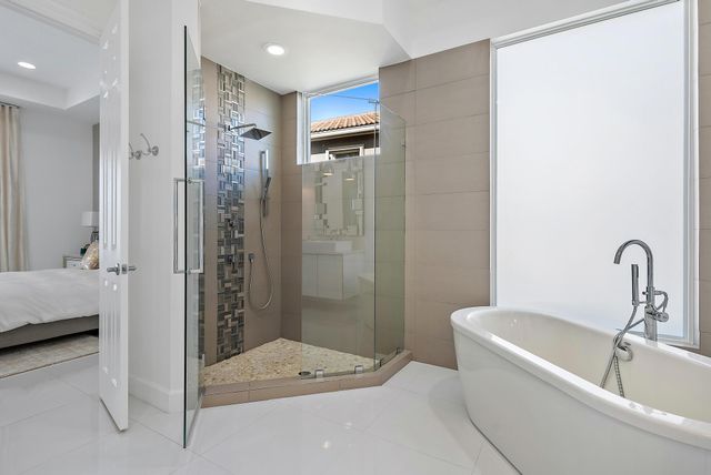 8988 Lakes Boulevard, West Palm Beach, FL 33412