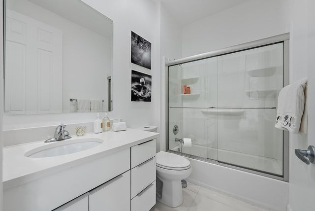 8988 Lakes Boulevard, West Palm Beach, FL 33412