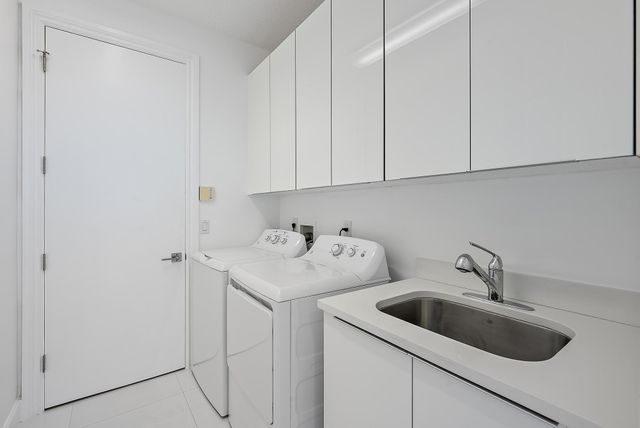 8988 Lakes Boulevard, West Palm Beach, FL 33412