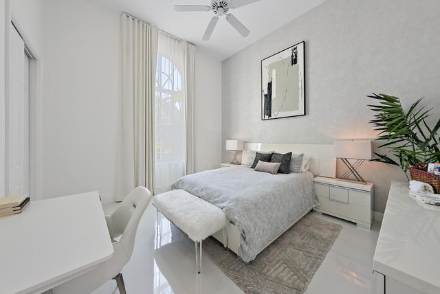 8988 Lakes Boulevard, West Palm Beach, FL 33412