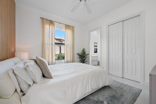 8988 Lakes Boulevard, West Palm Beach, FL 33412