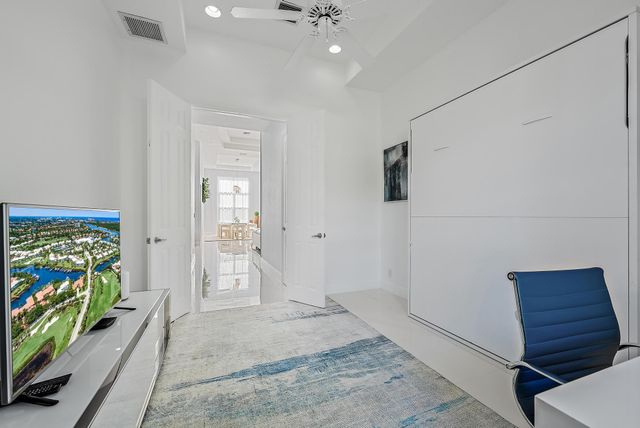 8988 Lakes Boulevard, West Palm Beach, FL 33412